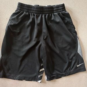 Boys Nike L shorts